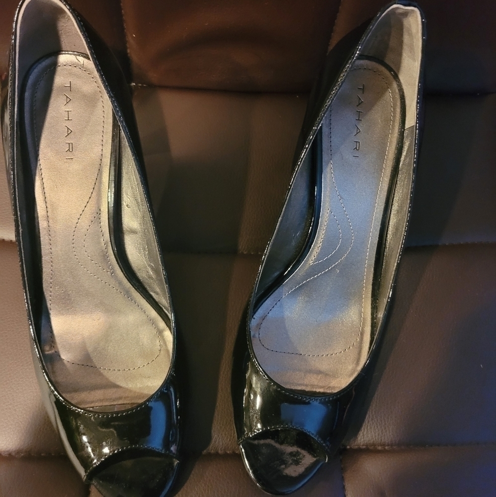 Tahari Patent Leather Peep Toes ♥️